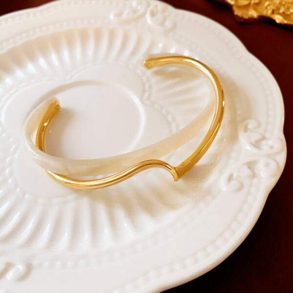 Metal White Shellfish Plate Bracelet For Women Opening Adjustable 2 Layers Design Llight Luxury Female Fashion Jewelry Gifts - Image 4